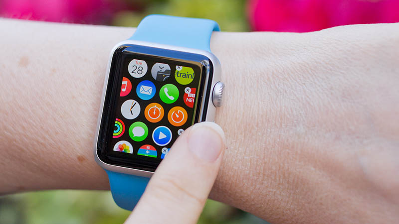 2015 Apple Watch, Akıllı Saati Kim Buldu..