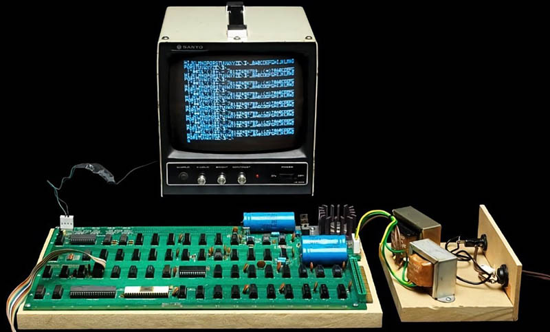 Steve Wozniak tarafından geliştirilen Apple’ın ilk bilgisayarı. Bilgisayarı kim buldu?